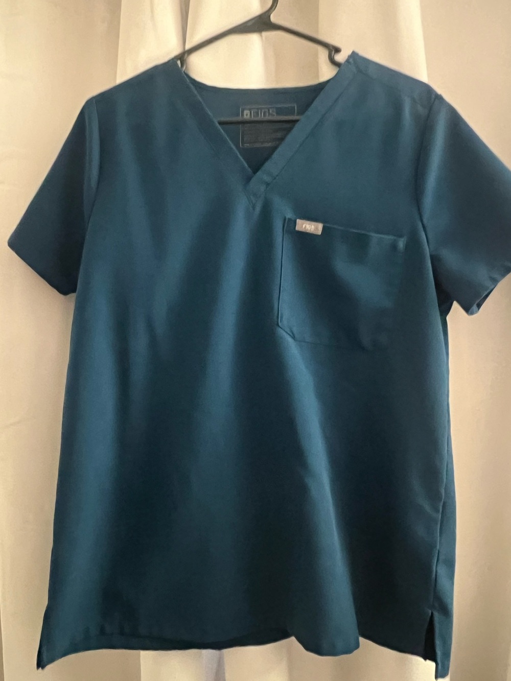 FIGS women’s Caterina V-Neck Scrub Top - deep reef, EUC Medium